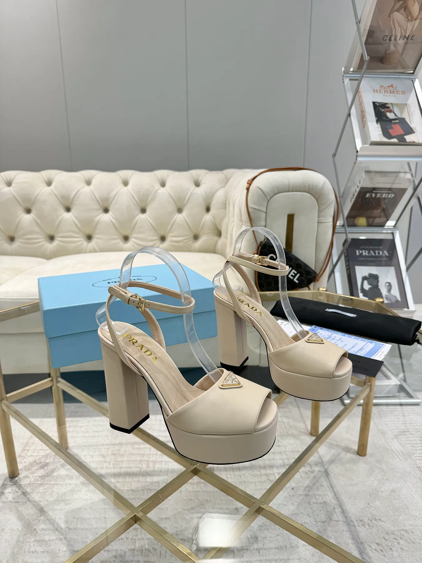 👟👟Ex-factory price 600👟👟 (imitation leather bottom-20) New arrival 👉Ready stock👈Remove the original board and make a 1:1 replica‼ ️The highest version ✅ Prada's early spring catwalk hot style 😘The latest spring style Thick heel square toe water platform series (genuine leather outsole) (simulated leather sole) A must-have for goddesses The upper and the feet are super beautiful 👉The upper is made of imported original calfskin, soft and textured, lining + foot pads, imported sheepskin lining, breathable and comfortable, private model water platform, heel, water platform 4M, heel height 13M Code number 35M-39M (34 40 41 42 customized, non-refundable and non-exchangeable)